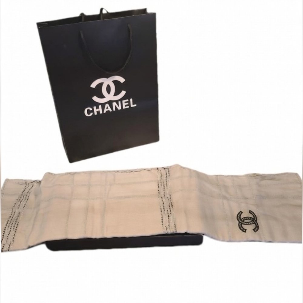 ✨ Gray & Black Cashmere Chanel Scarf ✨ - Picture 2 of 6